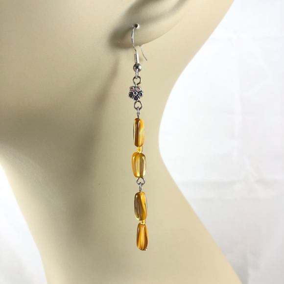 Mother of Pearl Flower Pendant Necklace & Earrings, Handmade, Retro, Beach Girl - Picture 6 of 6